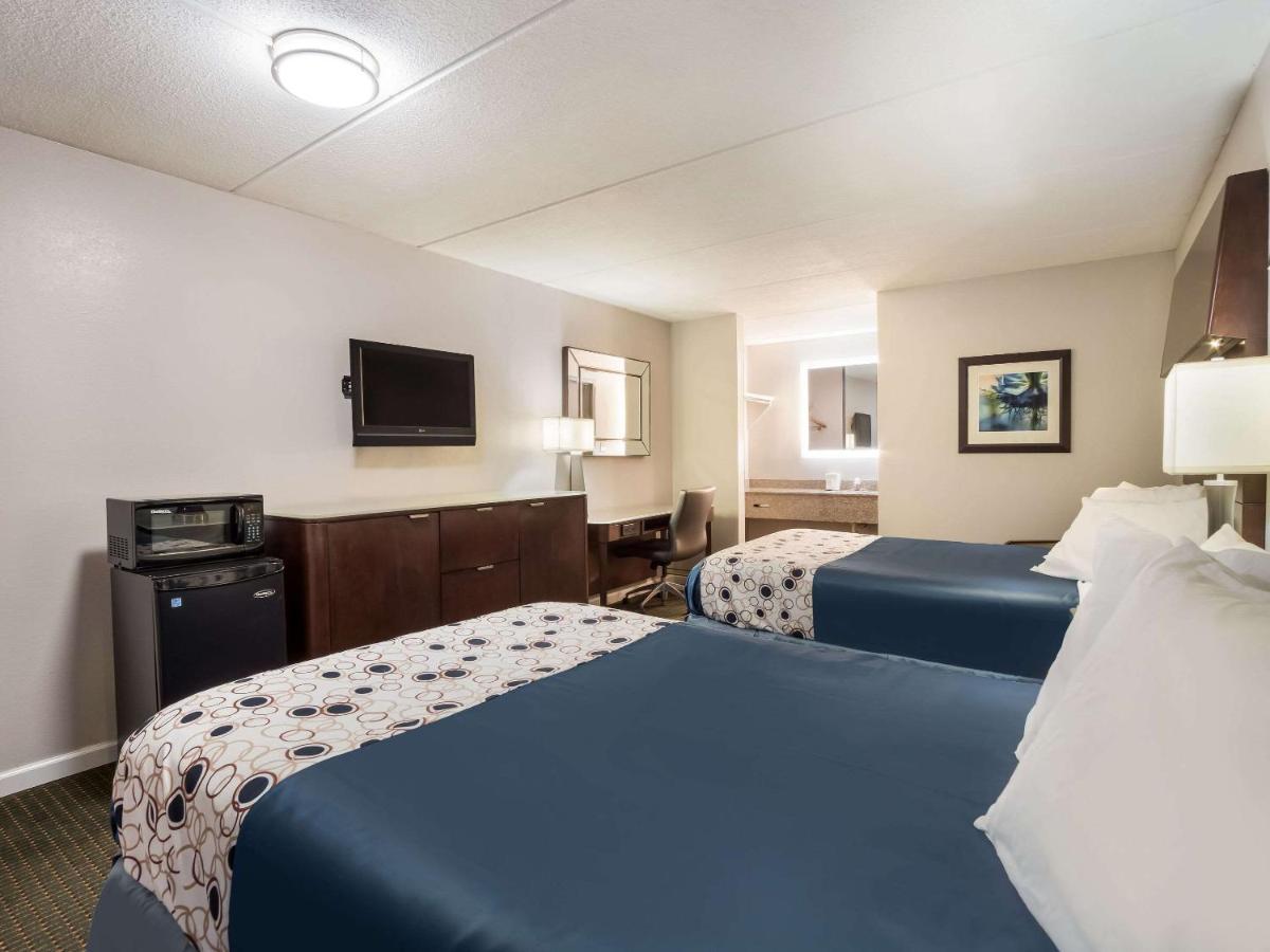 Rodeway Inn Greenwood Bagian luar foto