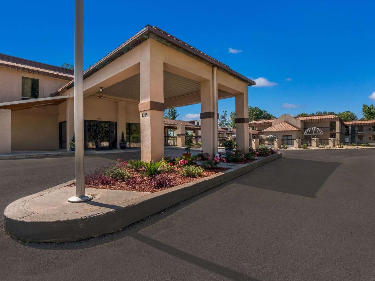 Rodeway Inn Greenwood Bagian luar foto
