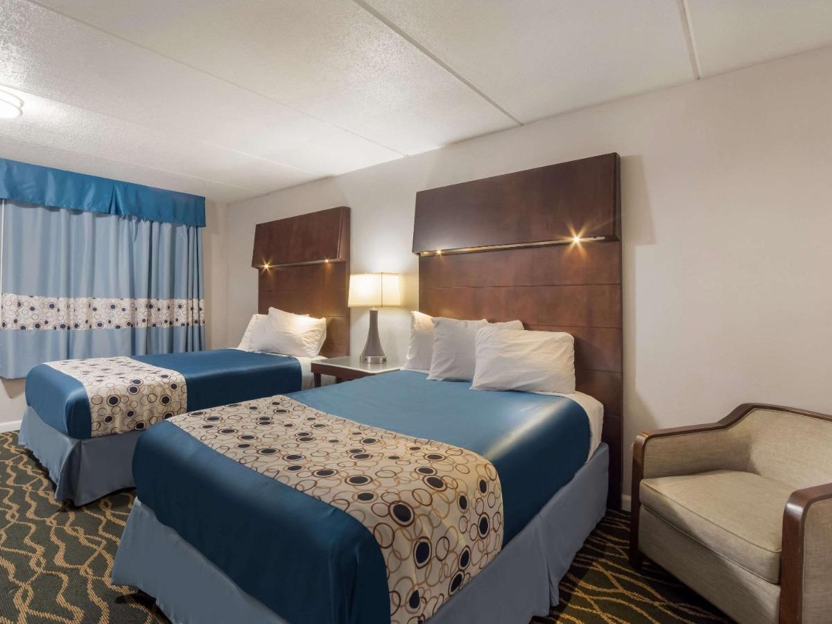 Rodeway Inn Greenwood Bagian luar foto